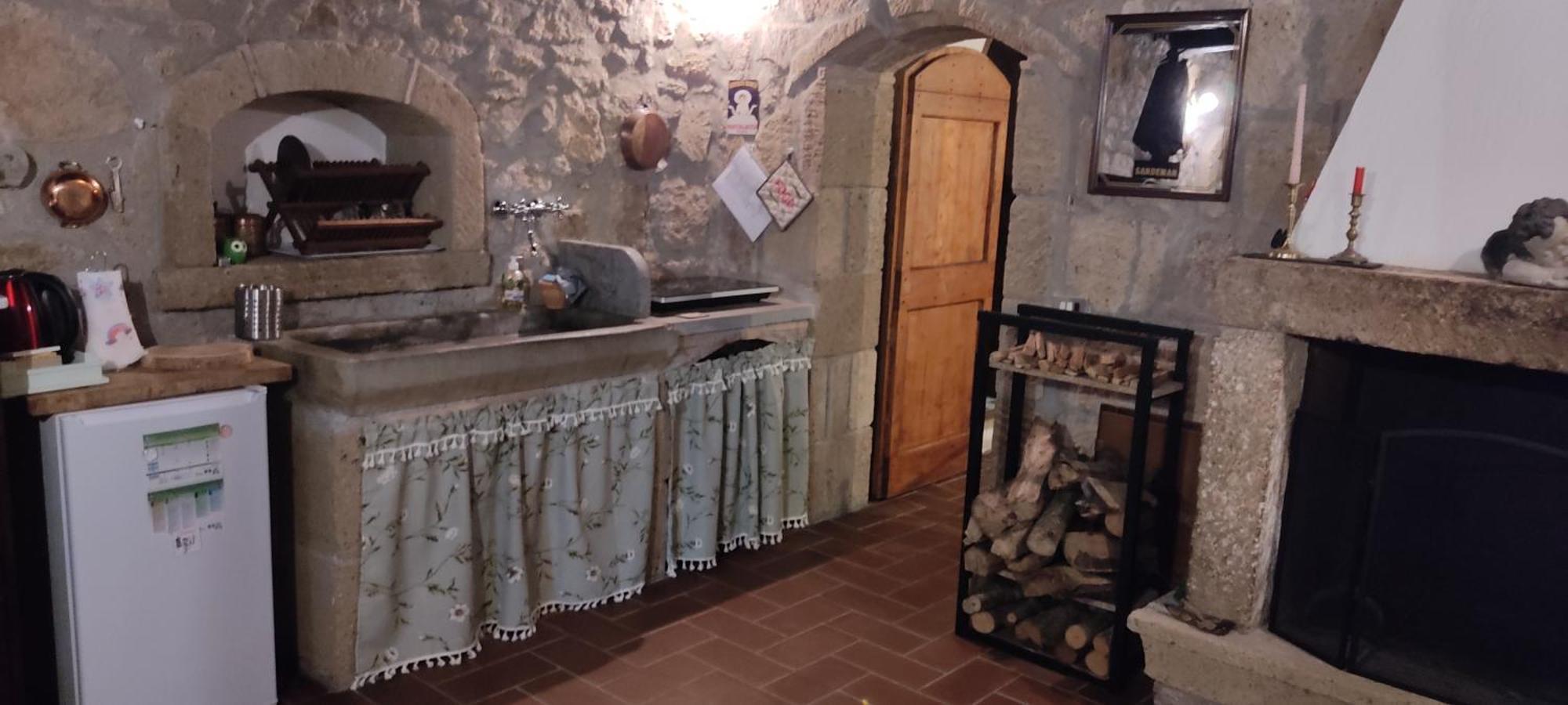 La Chascona Di Farnese Casa Di Tufo Nel Borgo Apartment Exterior photo